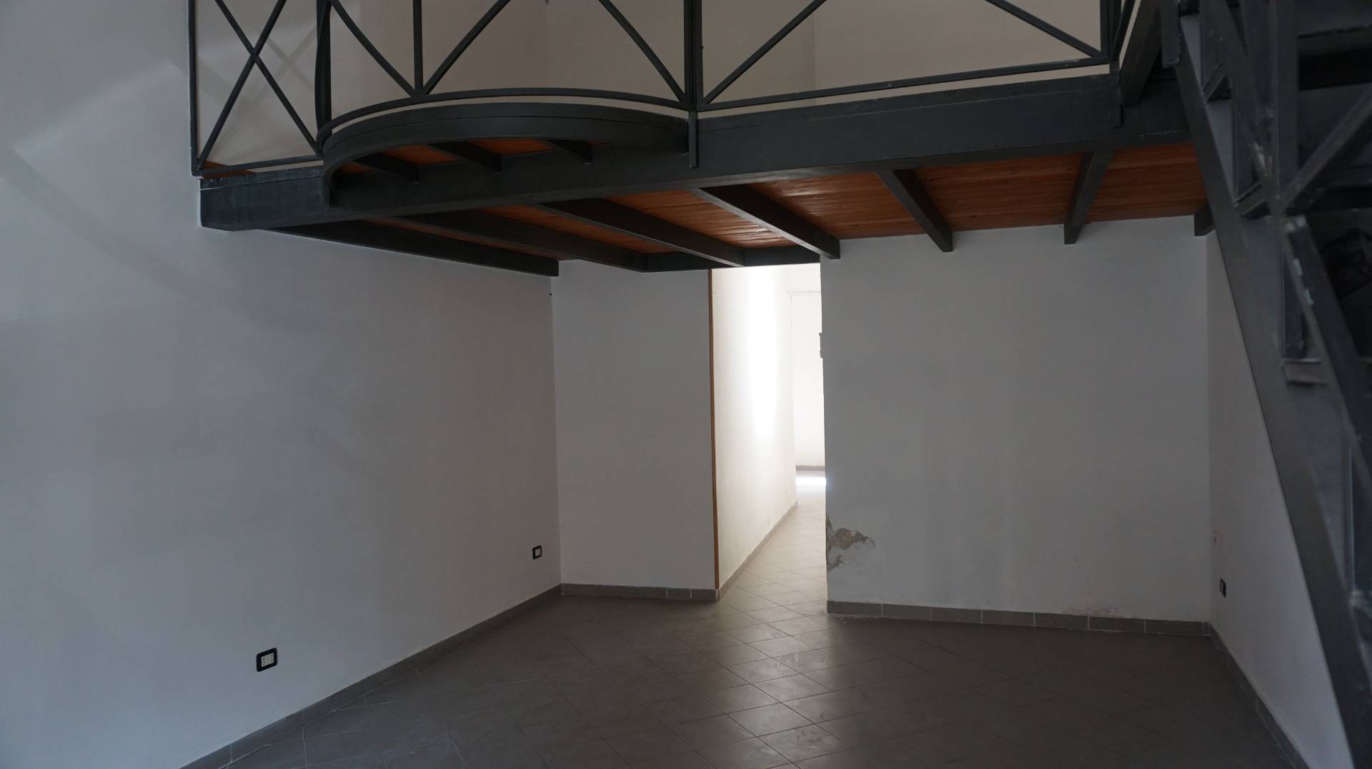 Locale commerciale in affitto a Castelvetrano, Centro Storico