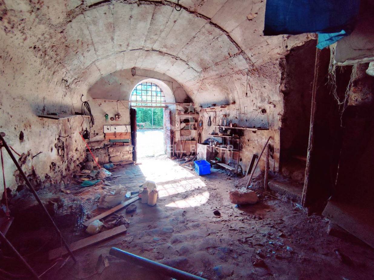 Garage in vendita a Latera