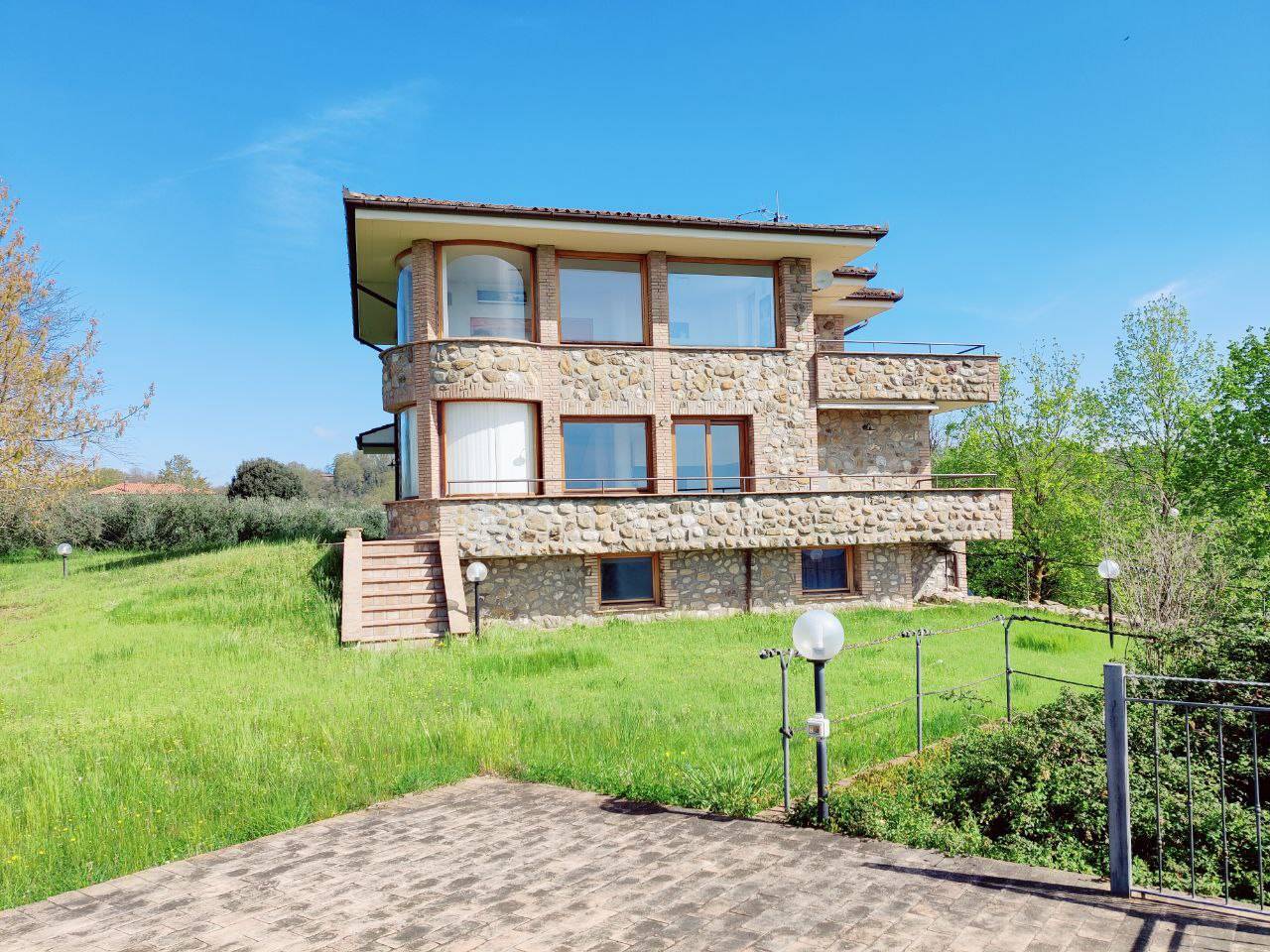 Villa in vendita a Grotte di Castro