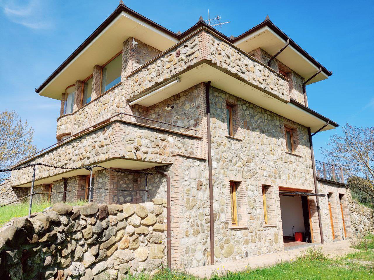 Villa in vendita a Grotte di Castro