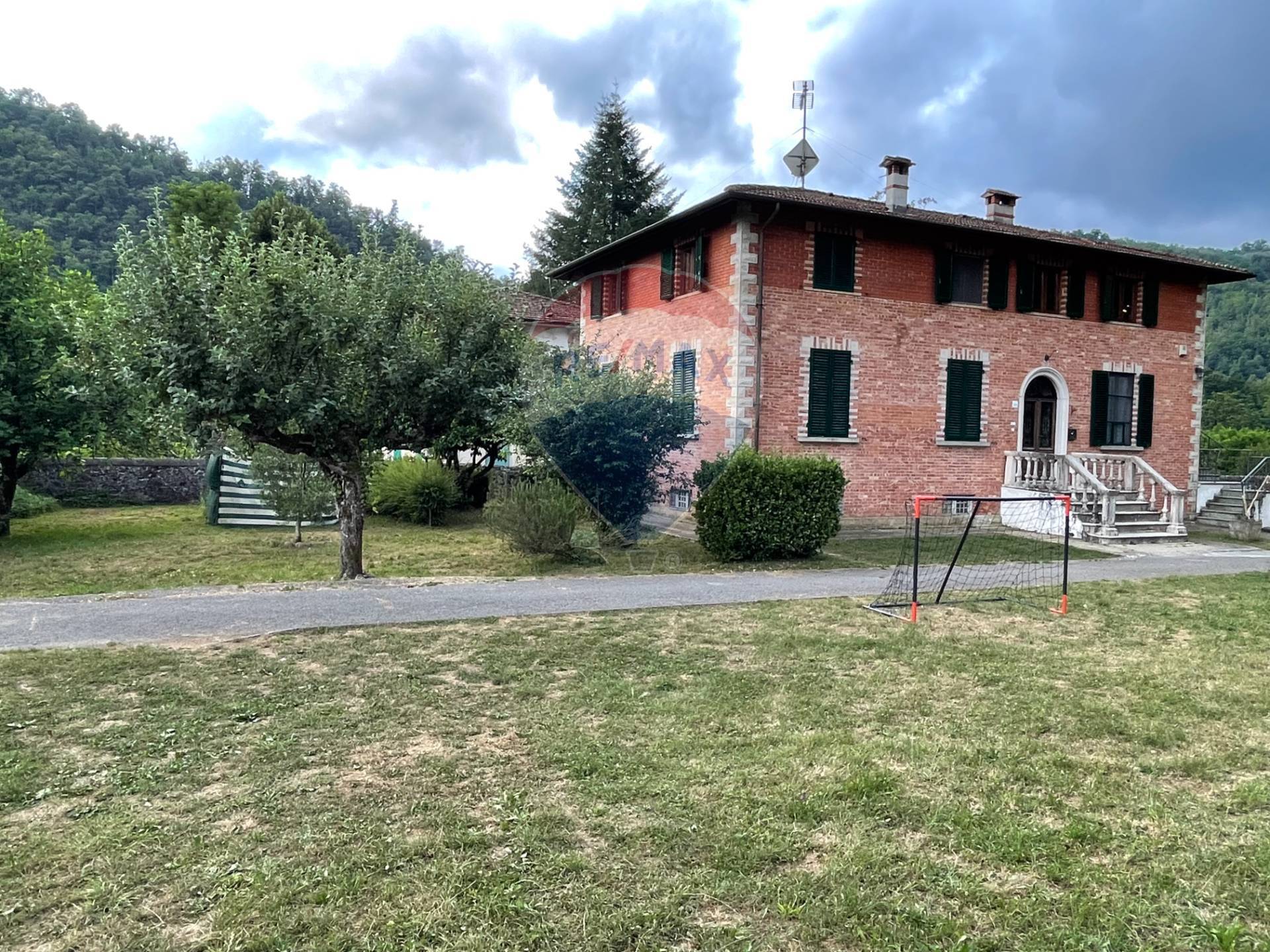 Villa con box, Bagni di Lucca palleggio