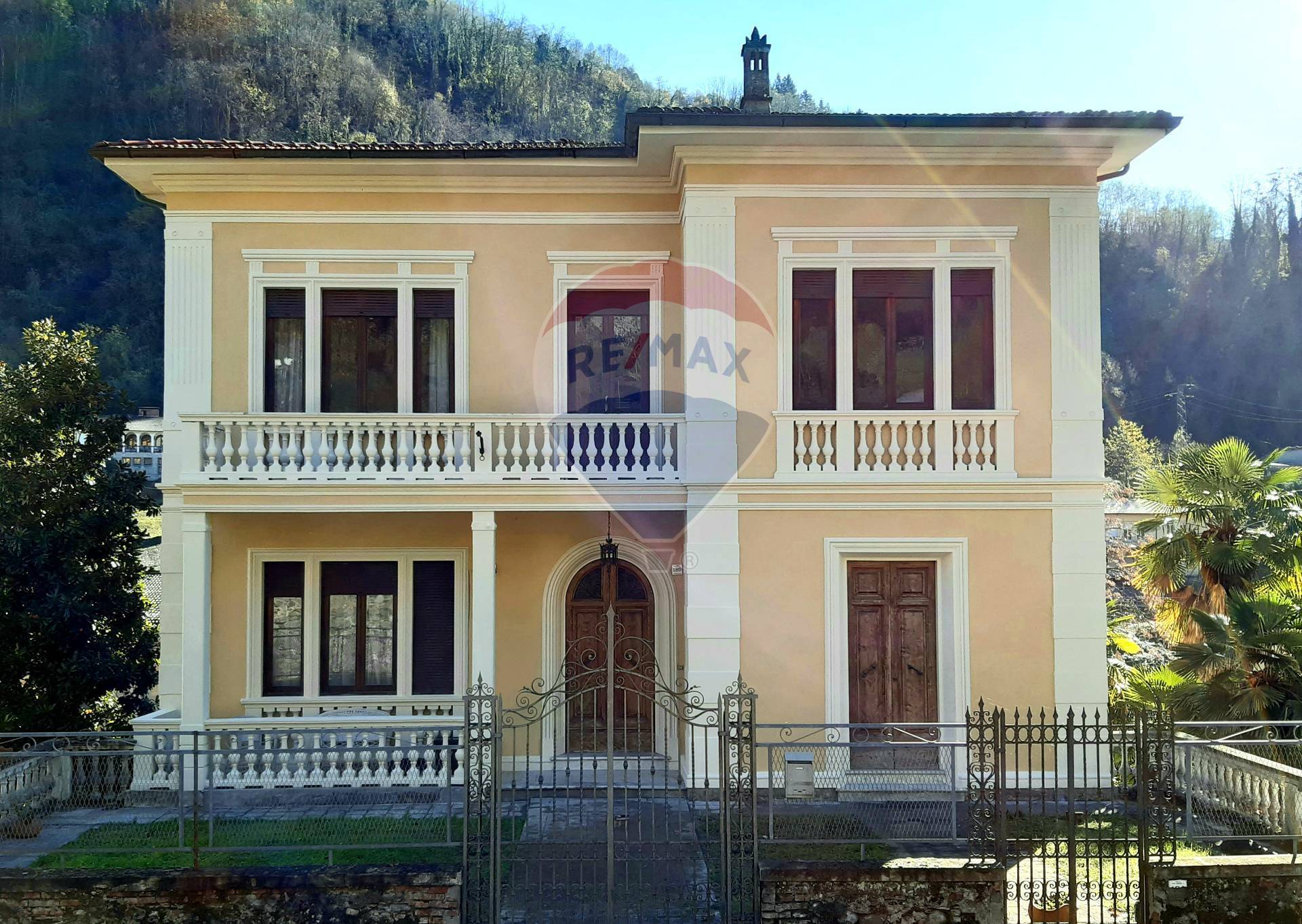 Villa con terrazzo, Bagni di Lucca centro