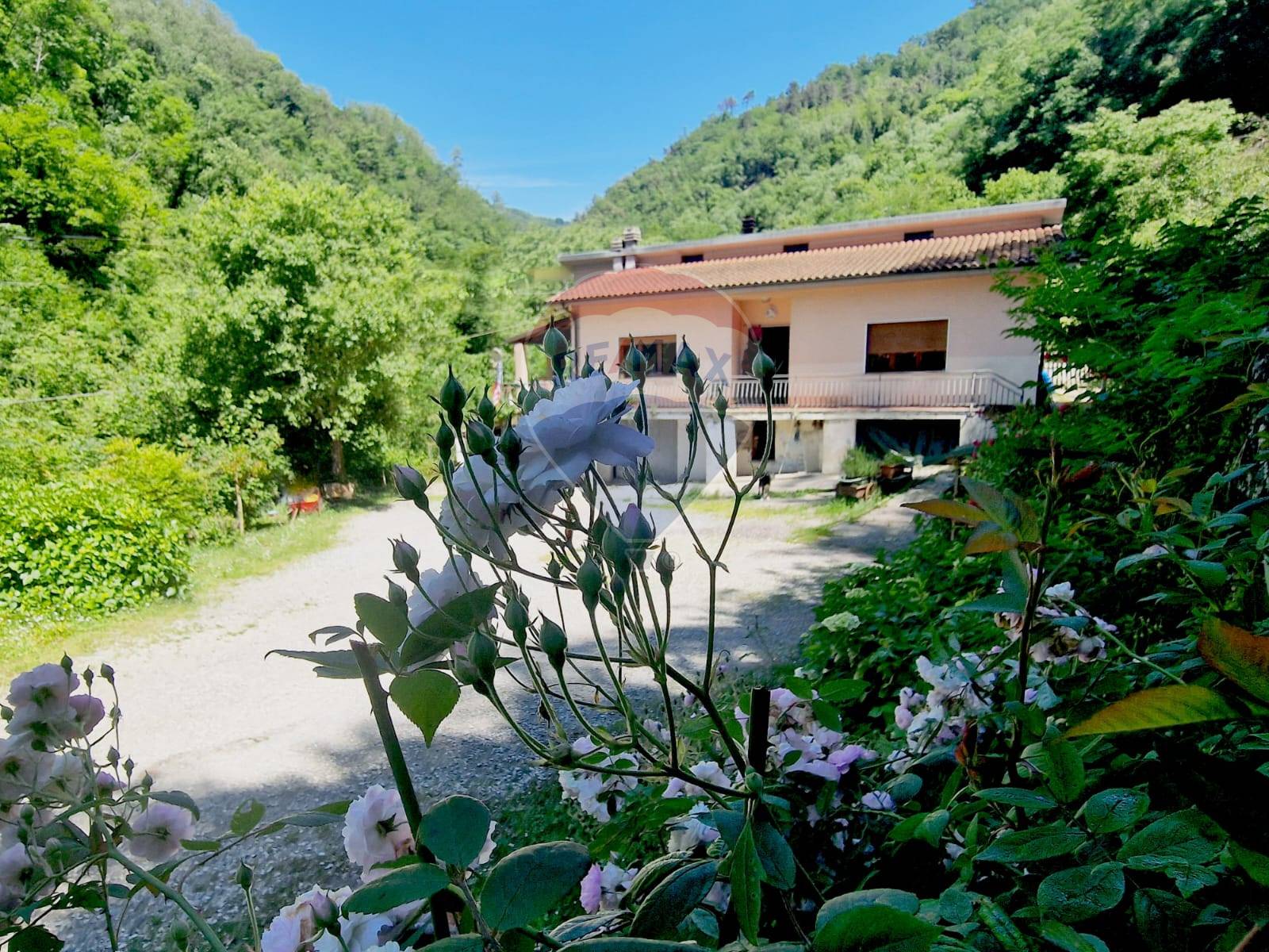 Villa con terrazzo, Bagni di Lucca ponte a serraglio