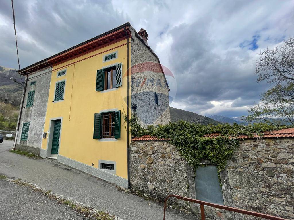 Villetta bifamiliare in vendita a Bagni di Lucca, San Cassiano di Cotroni
