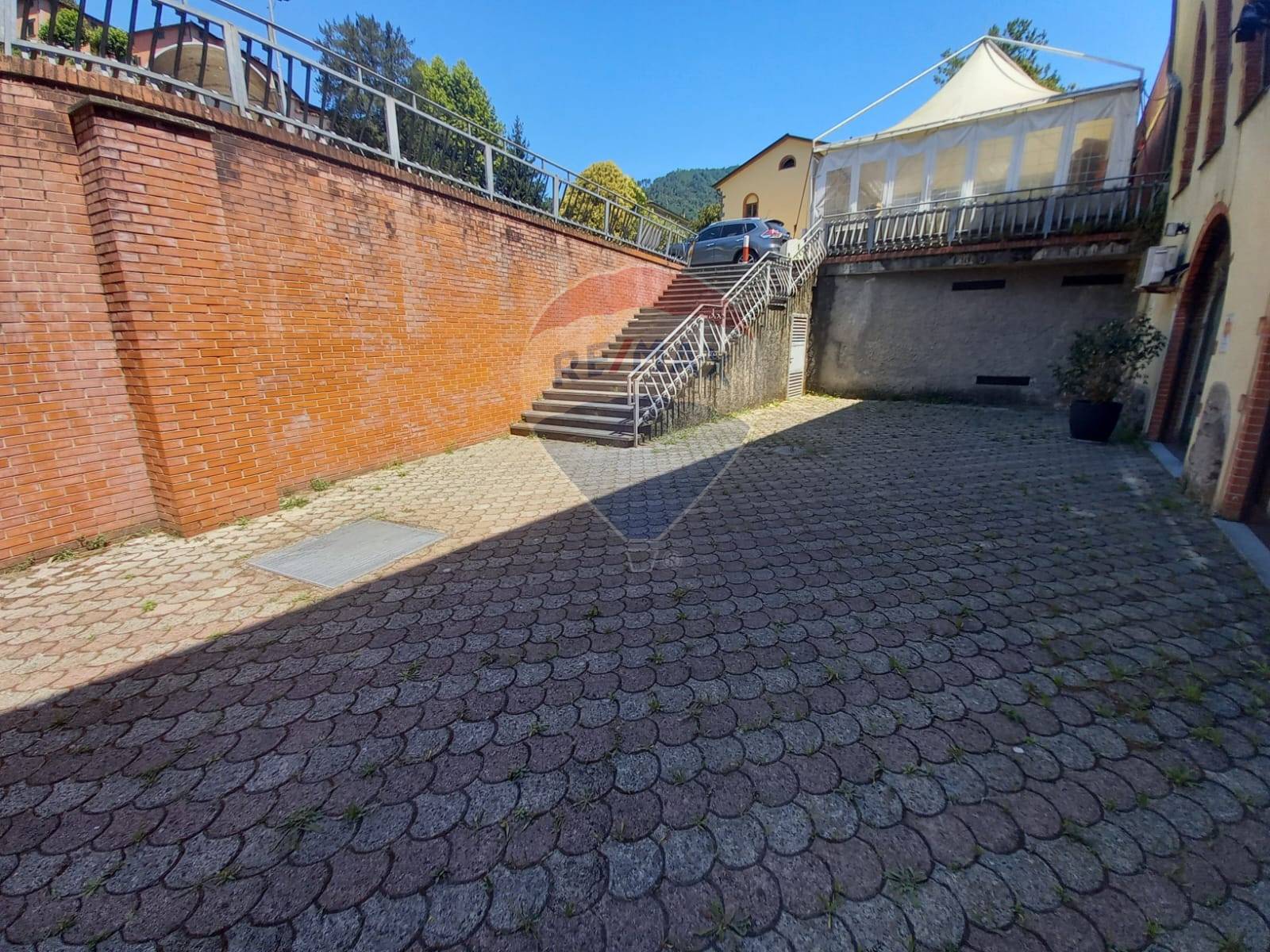 Locale Commerciale in affitto a Bagni di Lucca, Centro