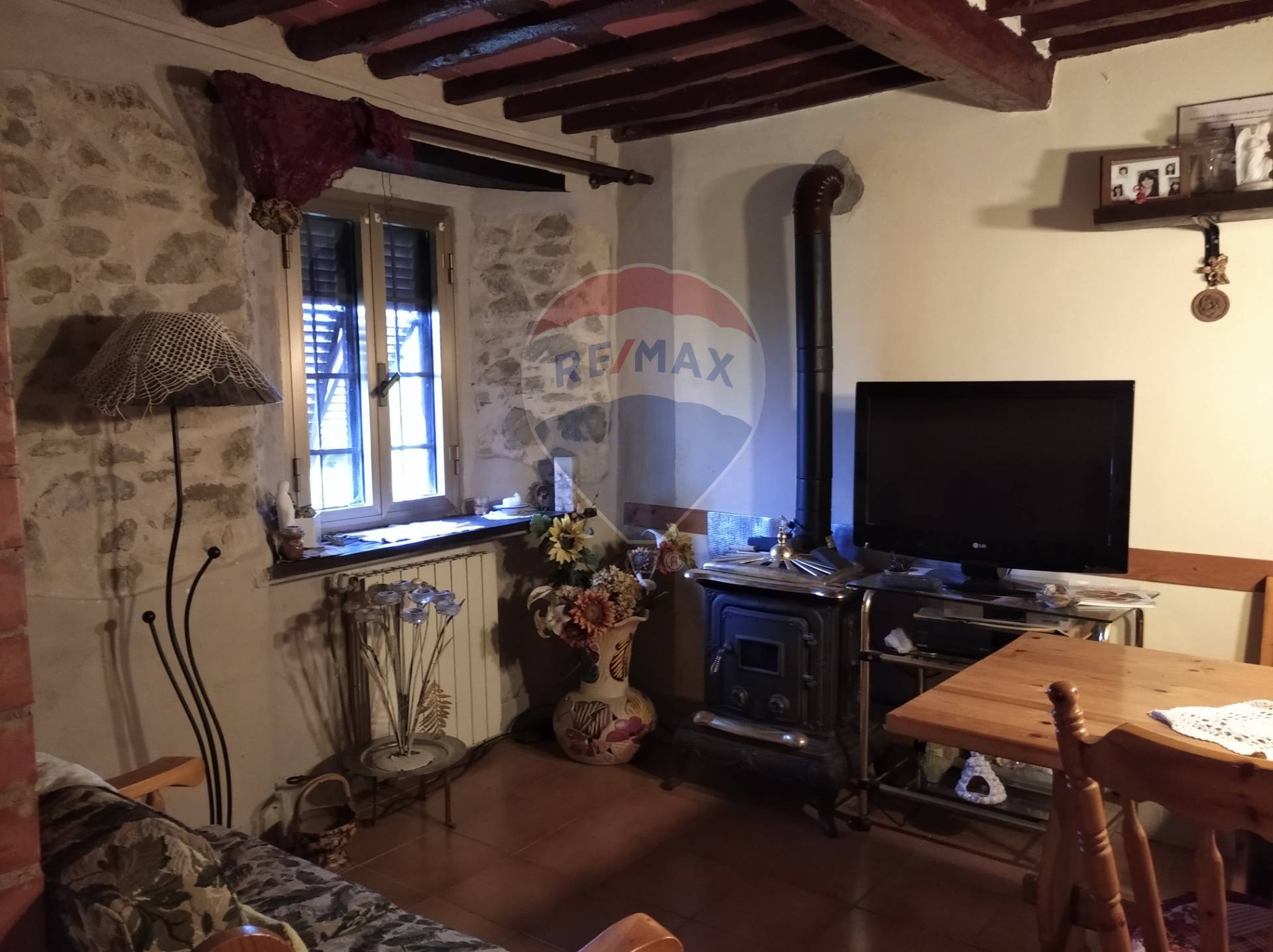 Casa Semindipendente in vendita a Villa Basilica, Boveglio