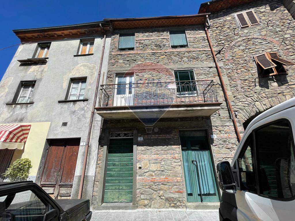 Porzione di casa in vendita a Borgo a Mozzano, Corsagna