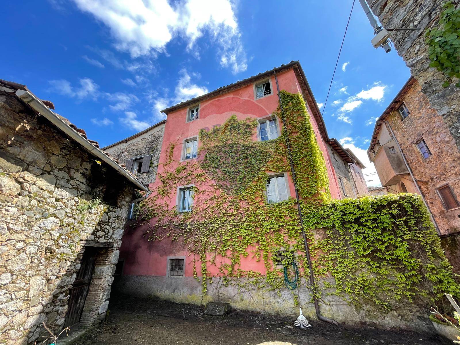 Casa Semindipendente in vendita a Borgo a Mozzano, San Romano
