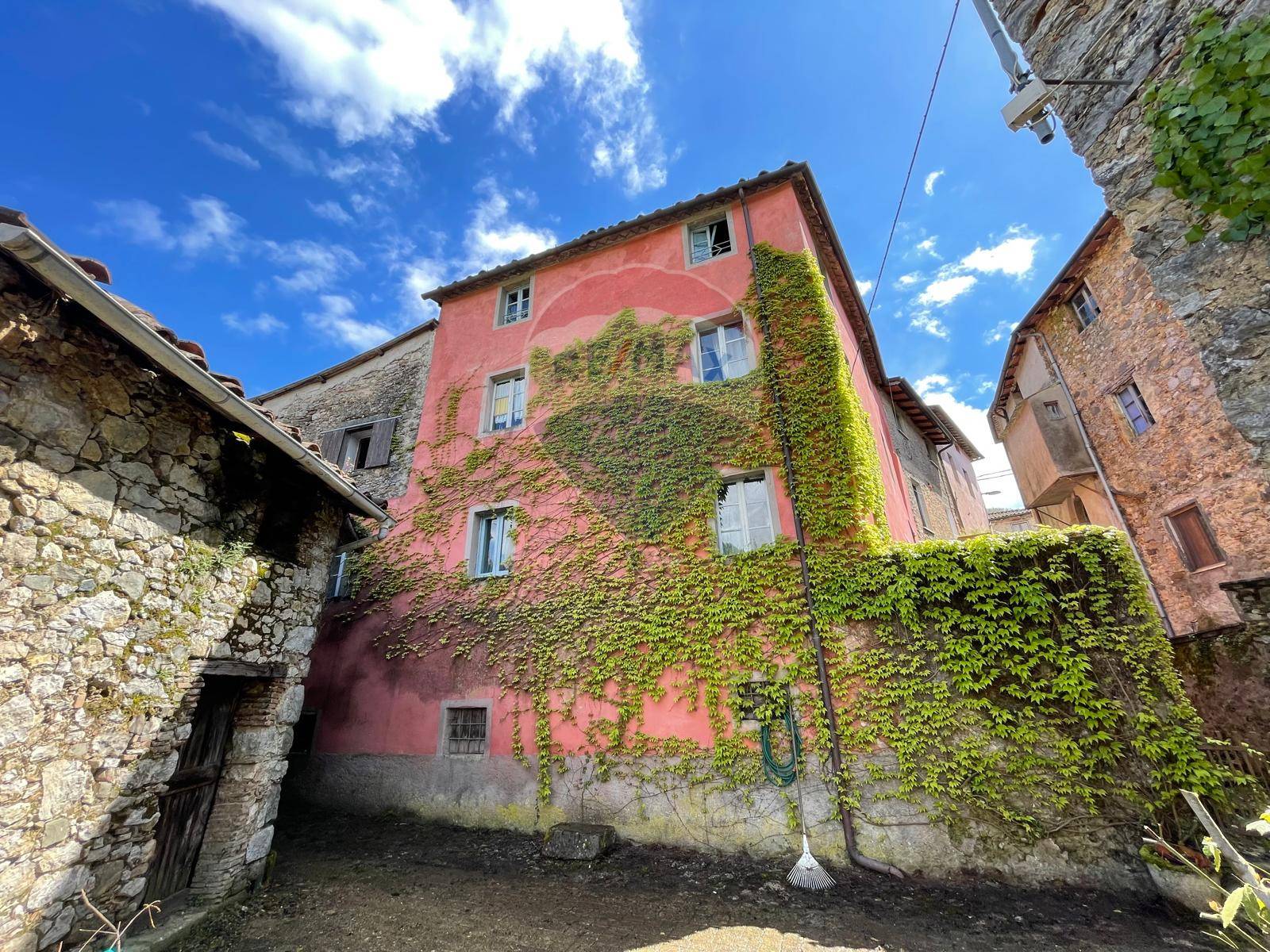 Casa Semindipendente in vendita a Borgo a Mozzano, San Romano