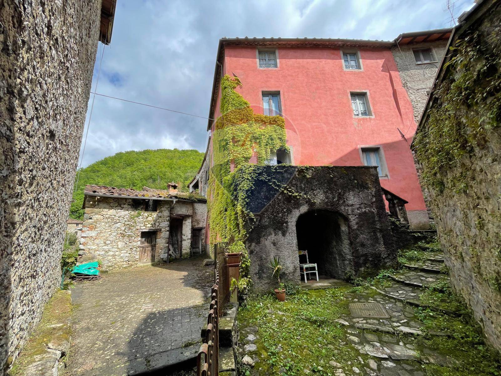 Casa Semindipendente in vendita a Borgo a Mozzano, San Romano