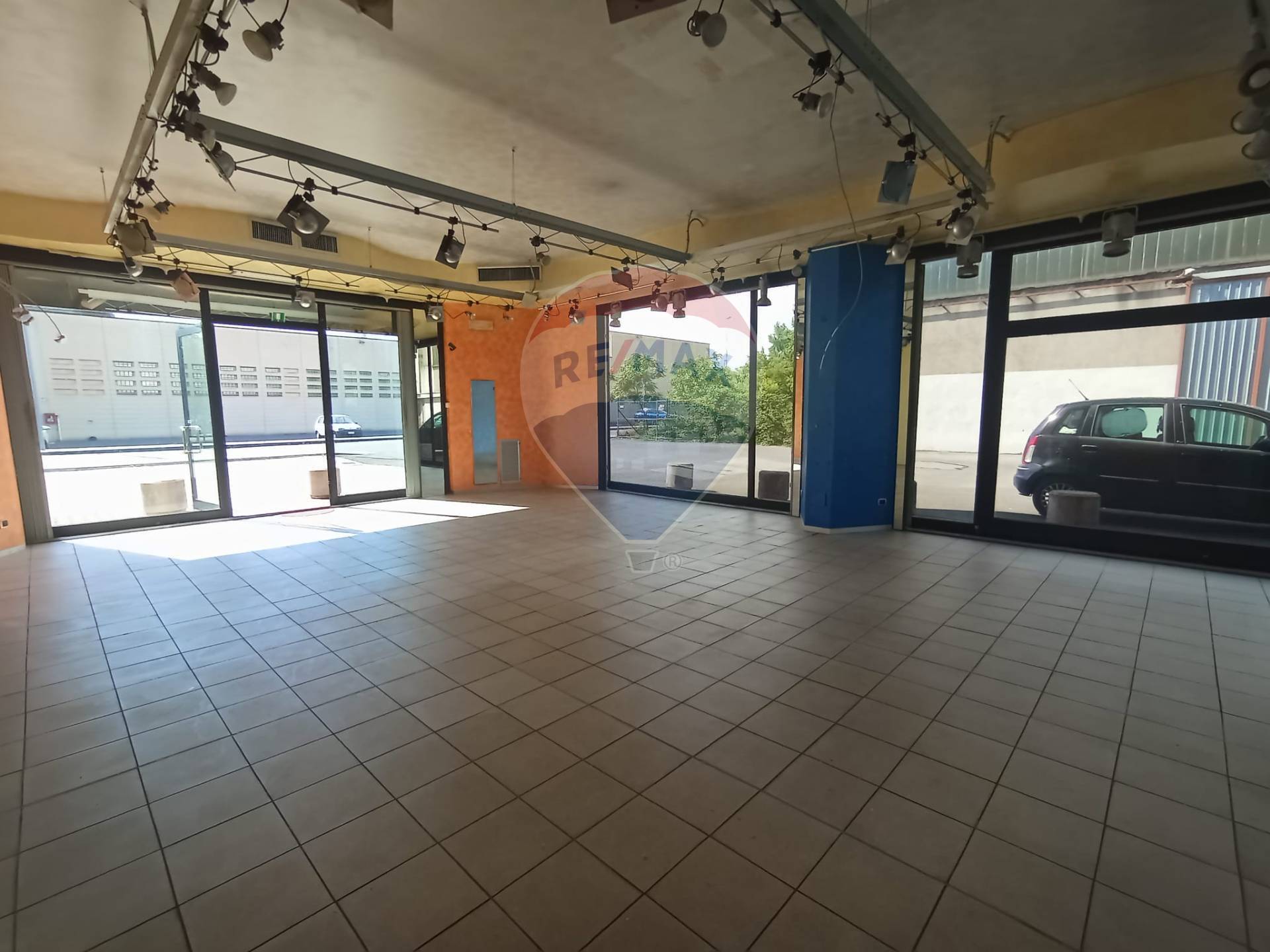 Negozio in affitto a Lucca, San Vito