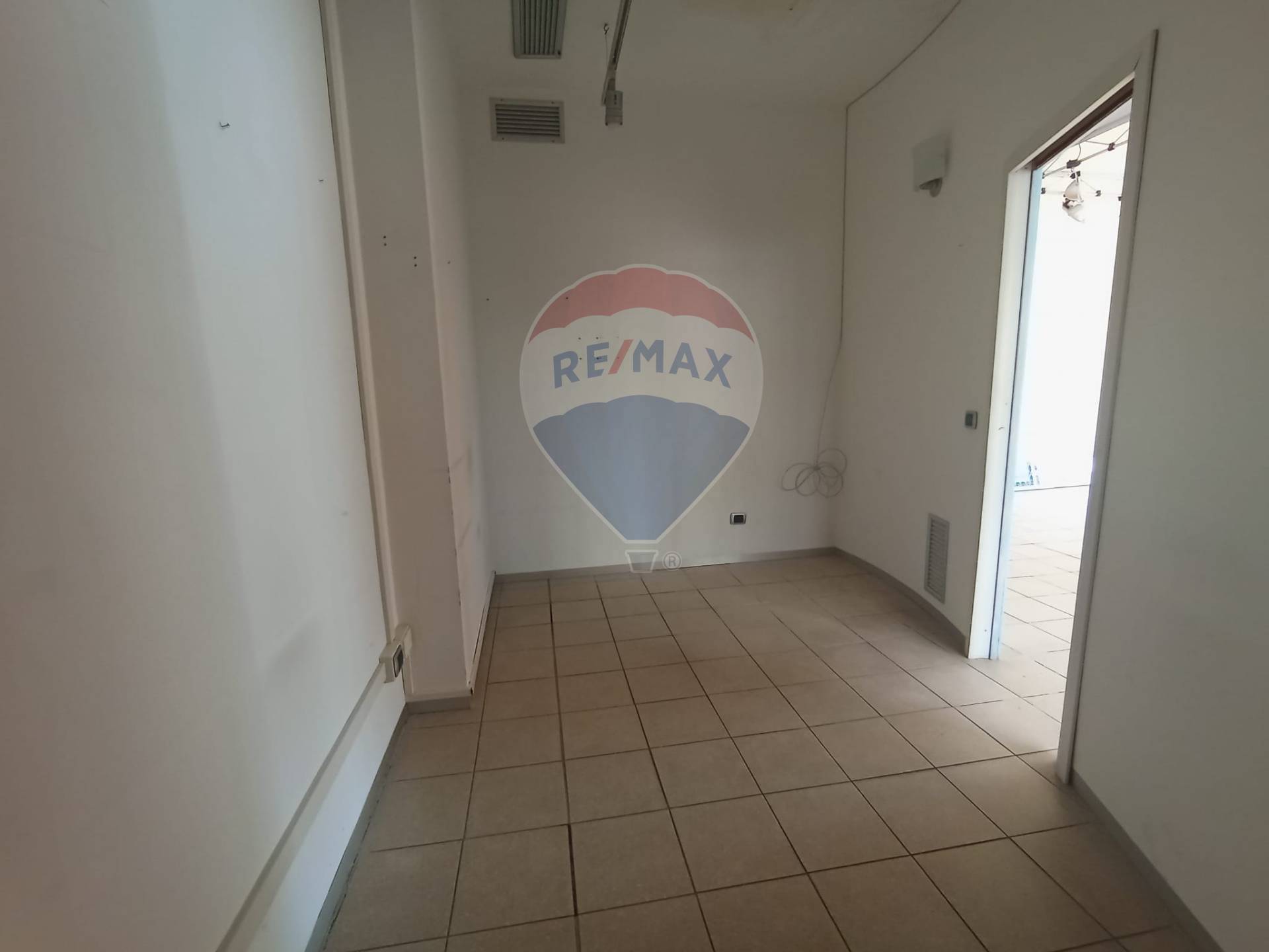 Negozio in affitto a Lucca, San Vito