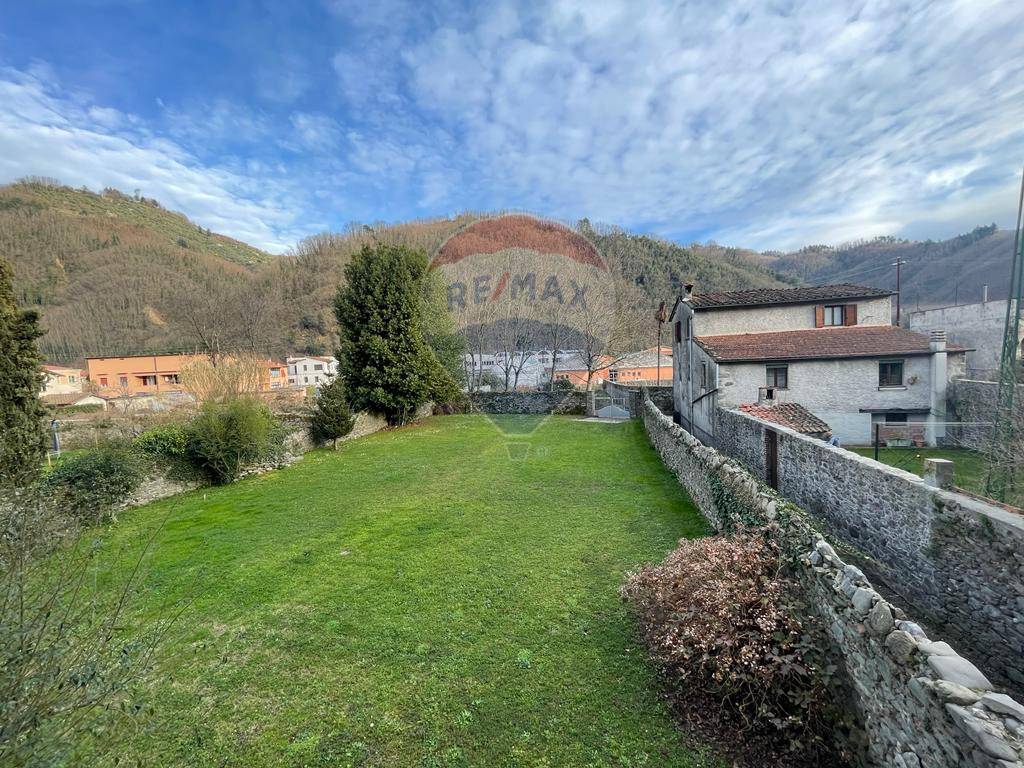 Appartamento in vendita a Borgo a Mozzano, Centro