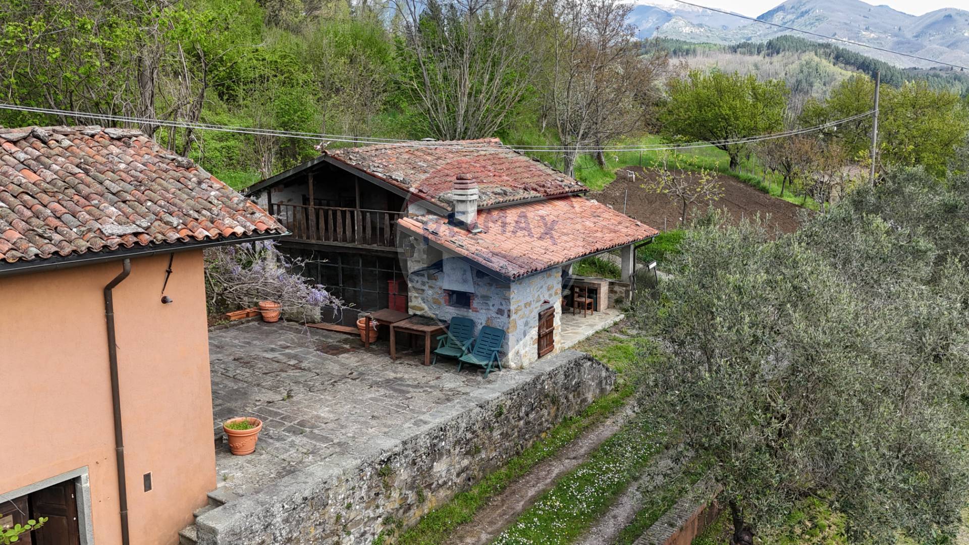 Rustico in vendita a Camporgiano, Il Poggio