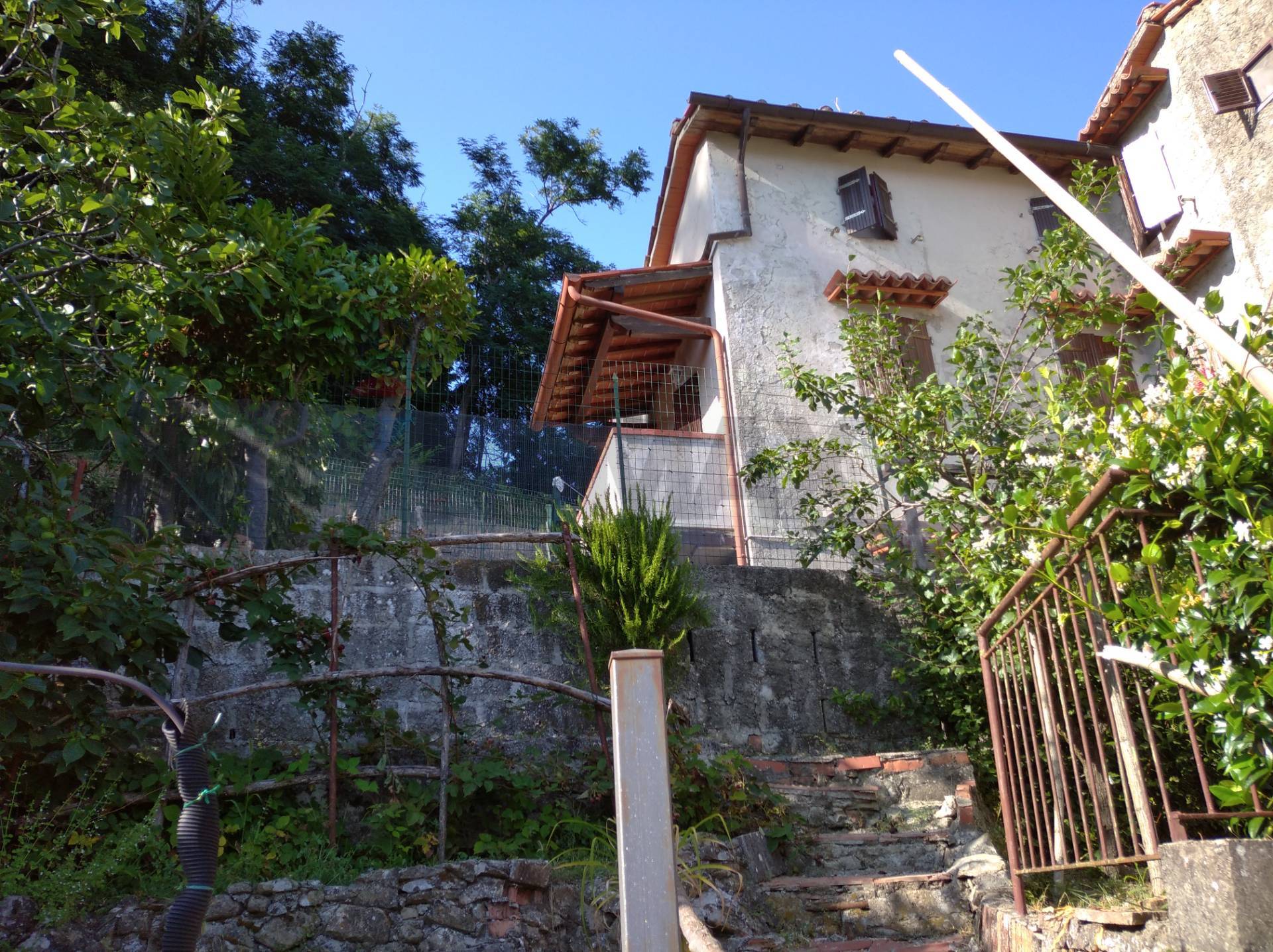Casa Semindipendente in vendita a Villa Basilica, Boveglio