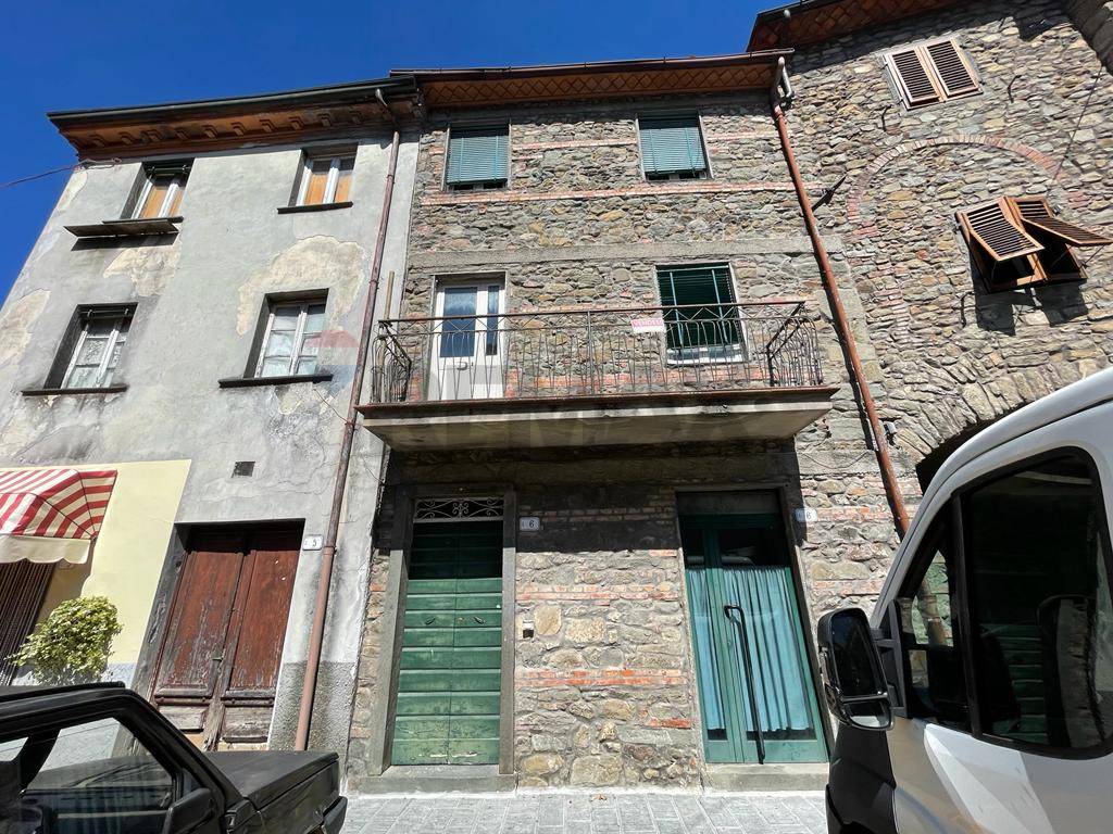 Porzione di casa in vendita a Borgo a Mozzano, Corsagna