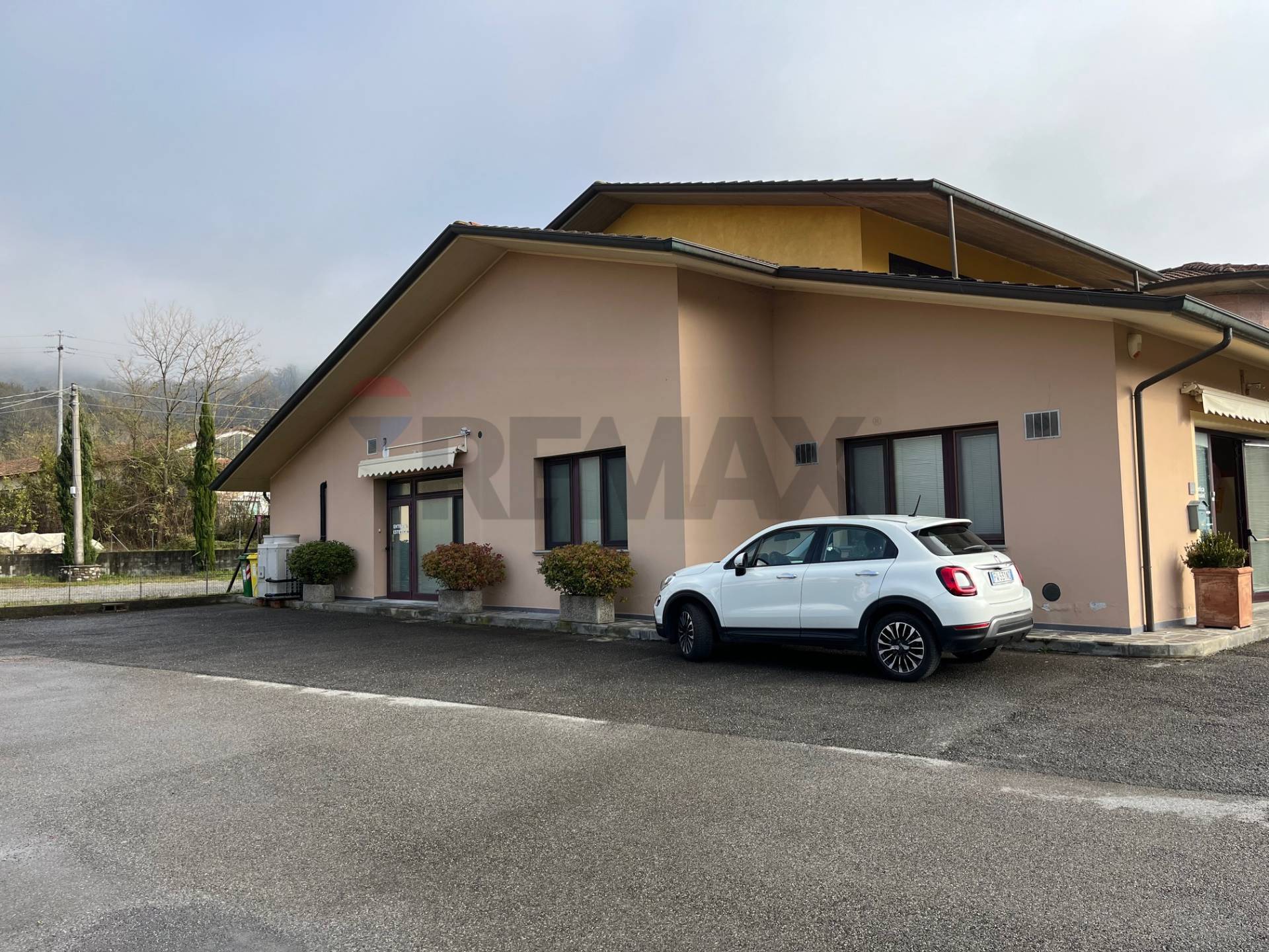 Locale Commerciale in vendita a Coreglia Antelminelli, Ghivizzano