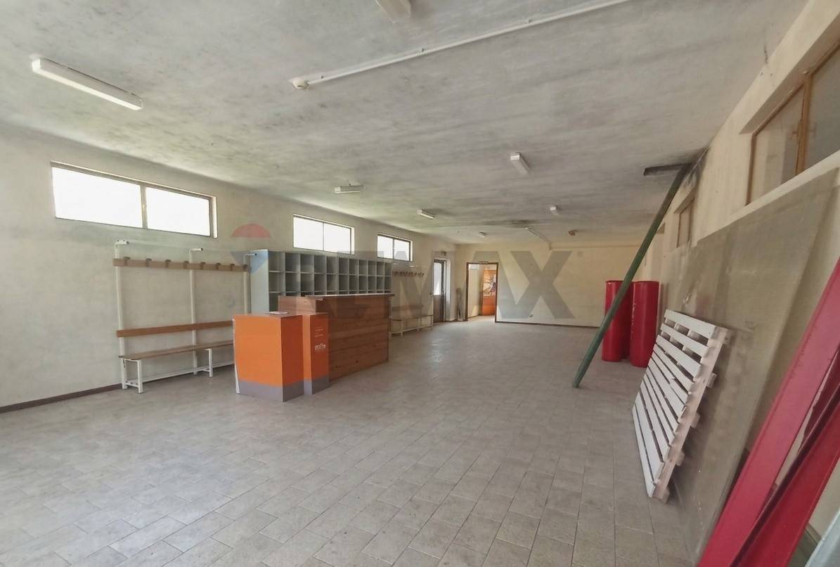 Negozio in vendita a Borgo a Mozzano, Gioviano