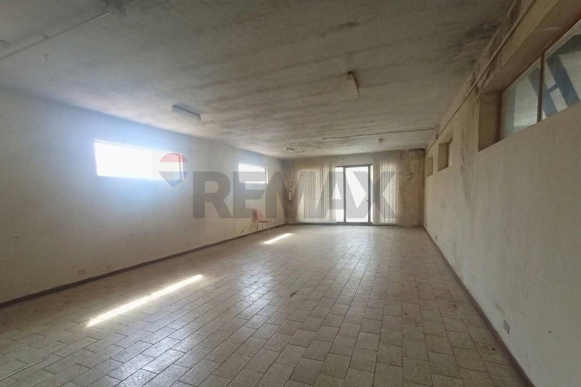 Negozio in vendita a Borgo a Mozzano, Gioviano