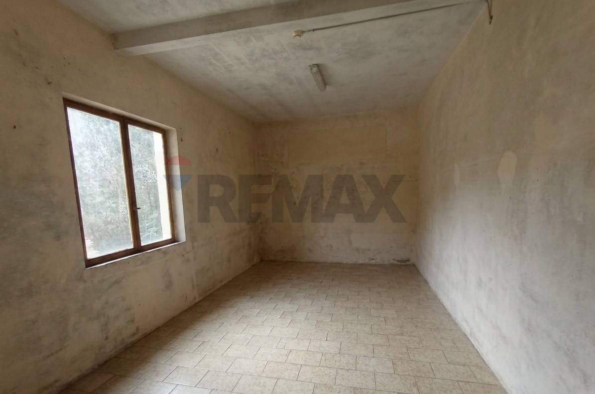 Negozio in vendita a Borgo a Mozzano, Gioviano