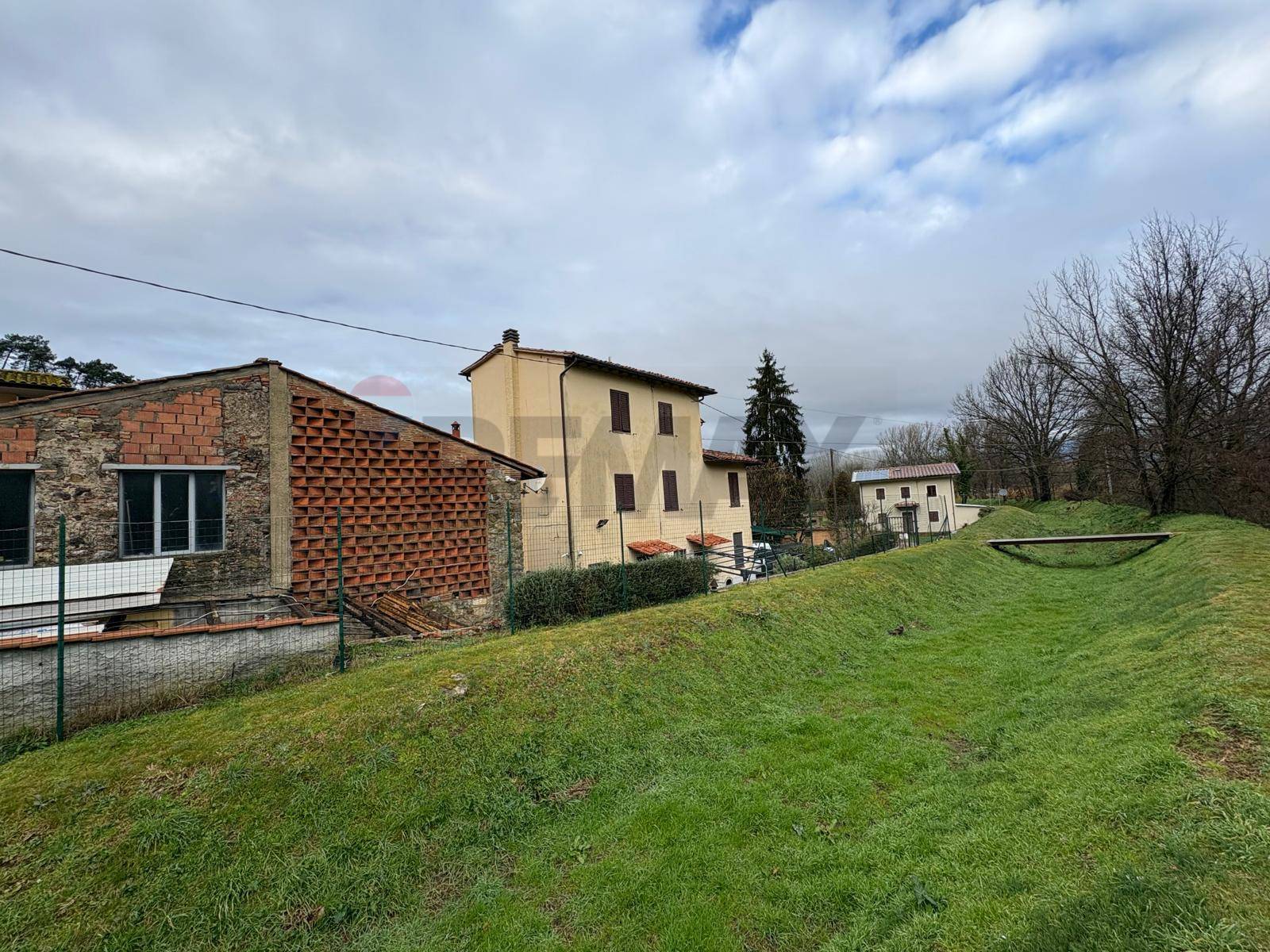 Casa Semindipendente in vendita a Lucca, Cerasomma