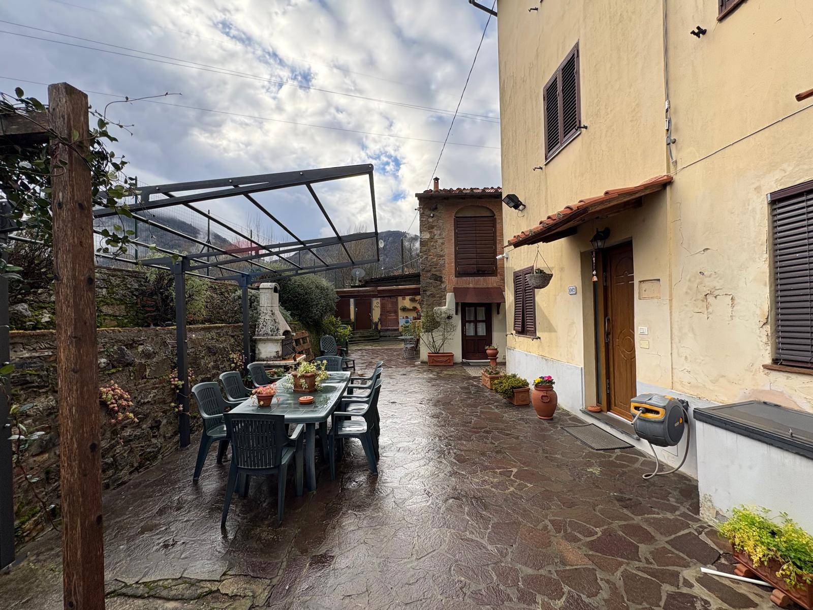 Casa Semindipendente in vendita a Lucca, Cerasomma