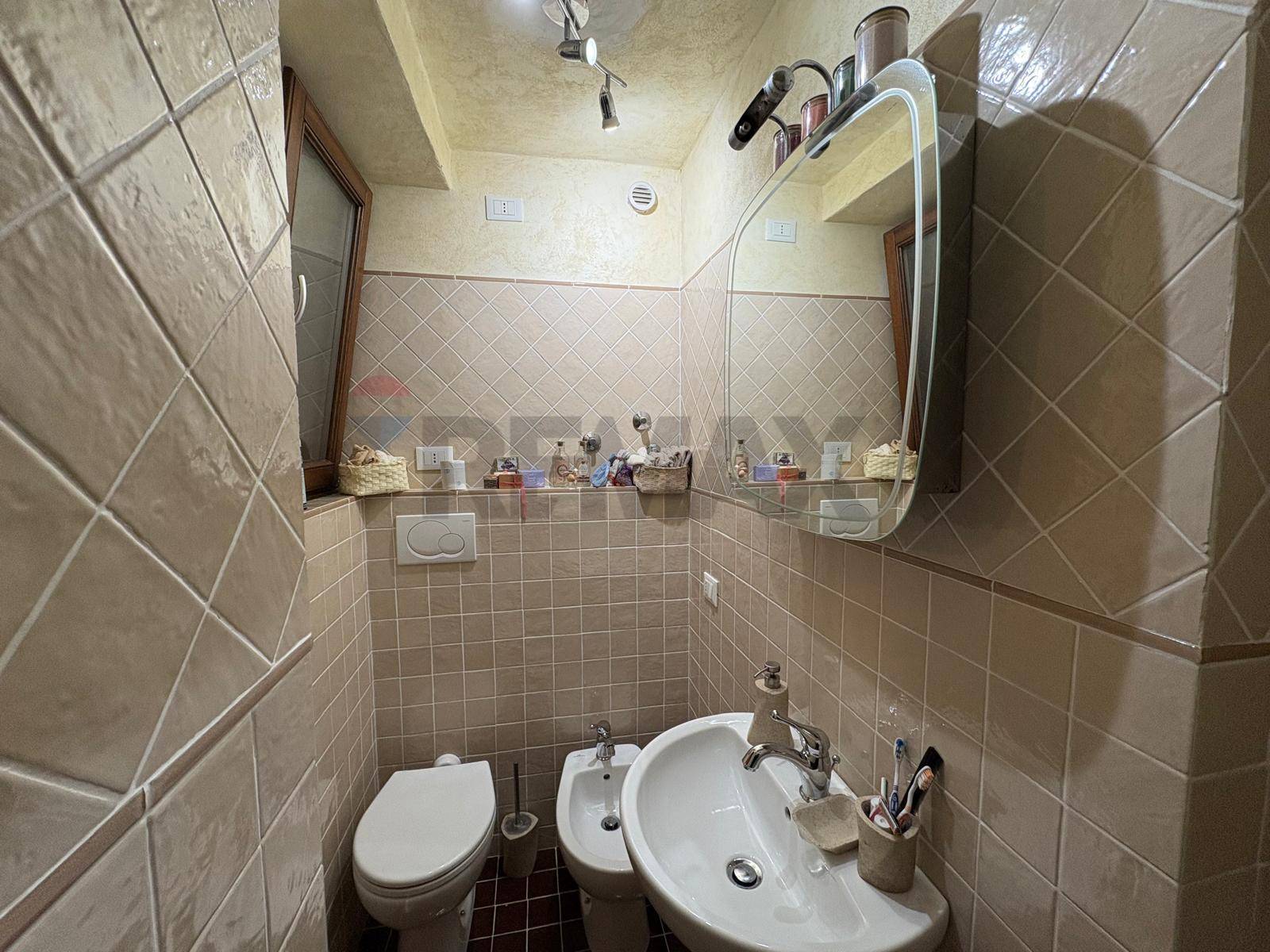 Casa Semindipendente in vendita a Lucca, Cerasomma