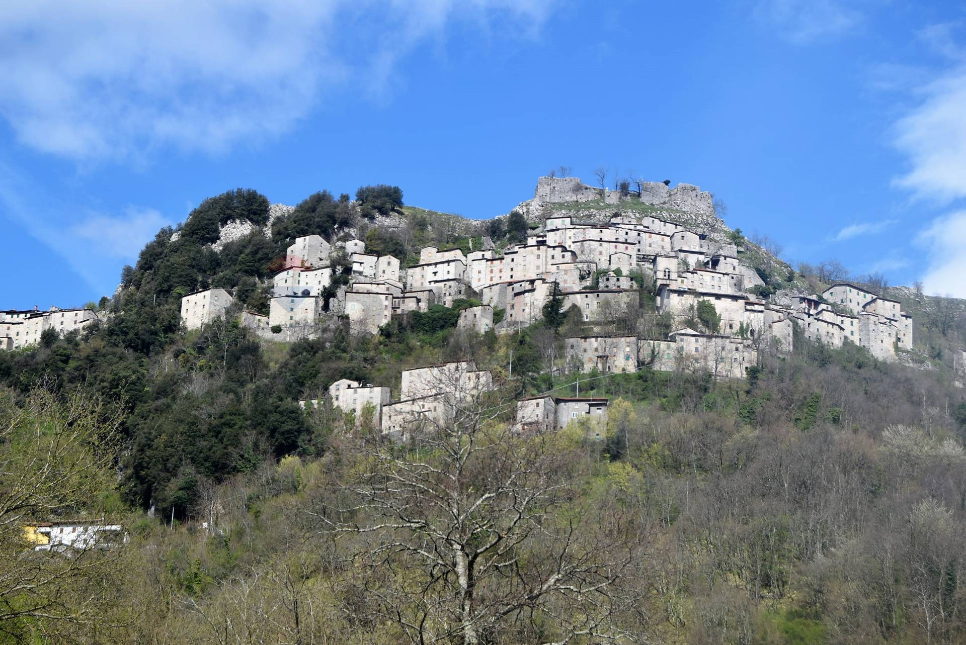 Casa Semindipendente in vendita a Bagni di Lucca, Lucchio