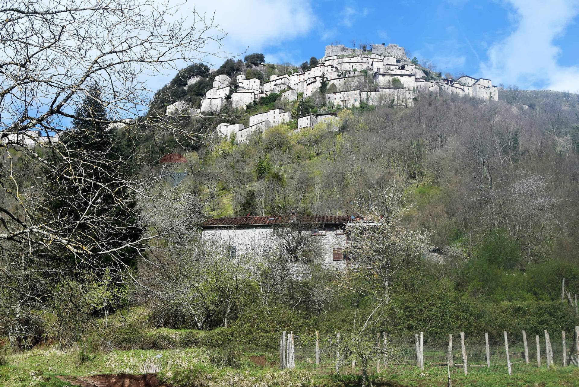 Casa Semindipendente in vendita a Bagni di Lucca, Lucchio