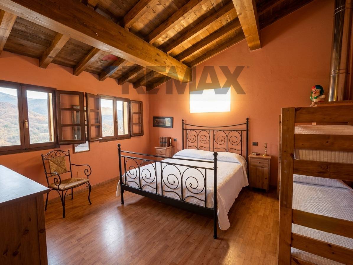 Baita/Chalet/Trullo in vendita a Bagni di Lucca, Montefegatesi