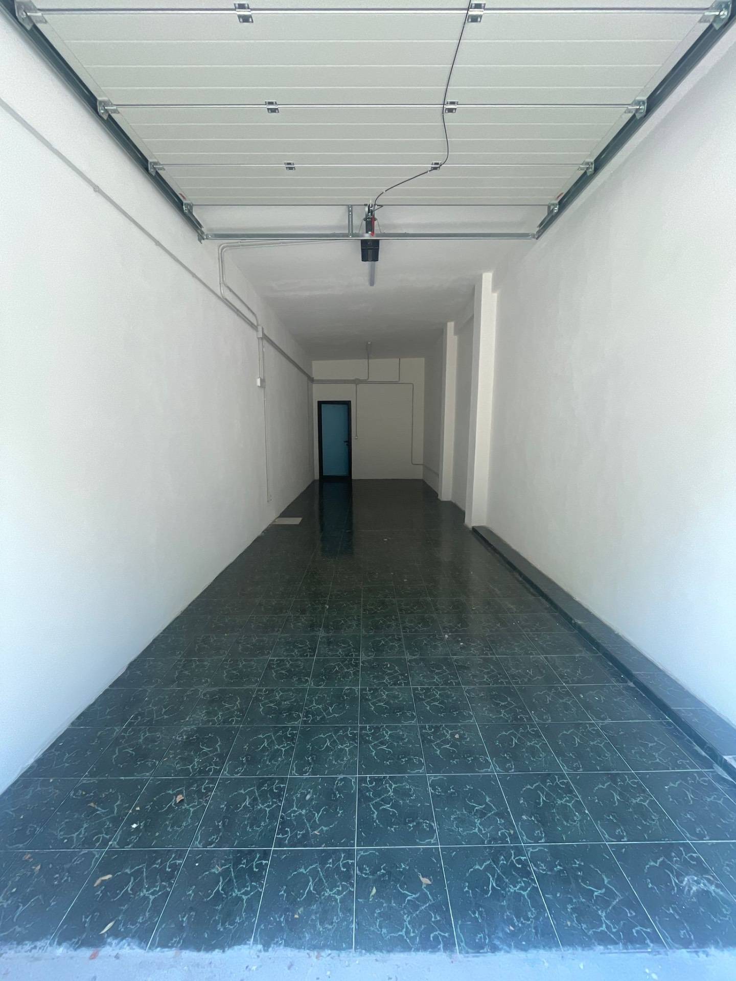 Box o garage in vendita a Pescara, Centro