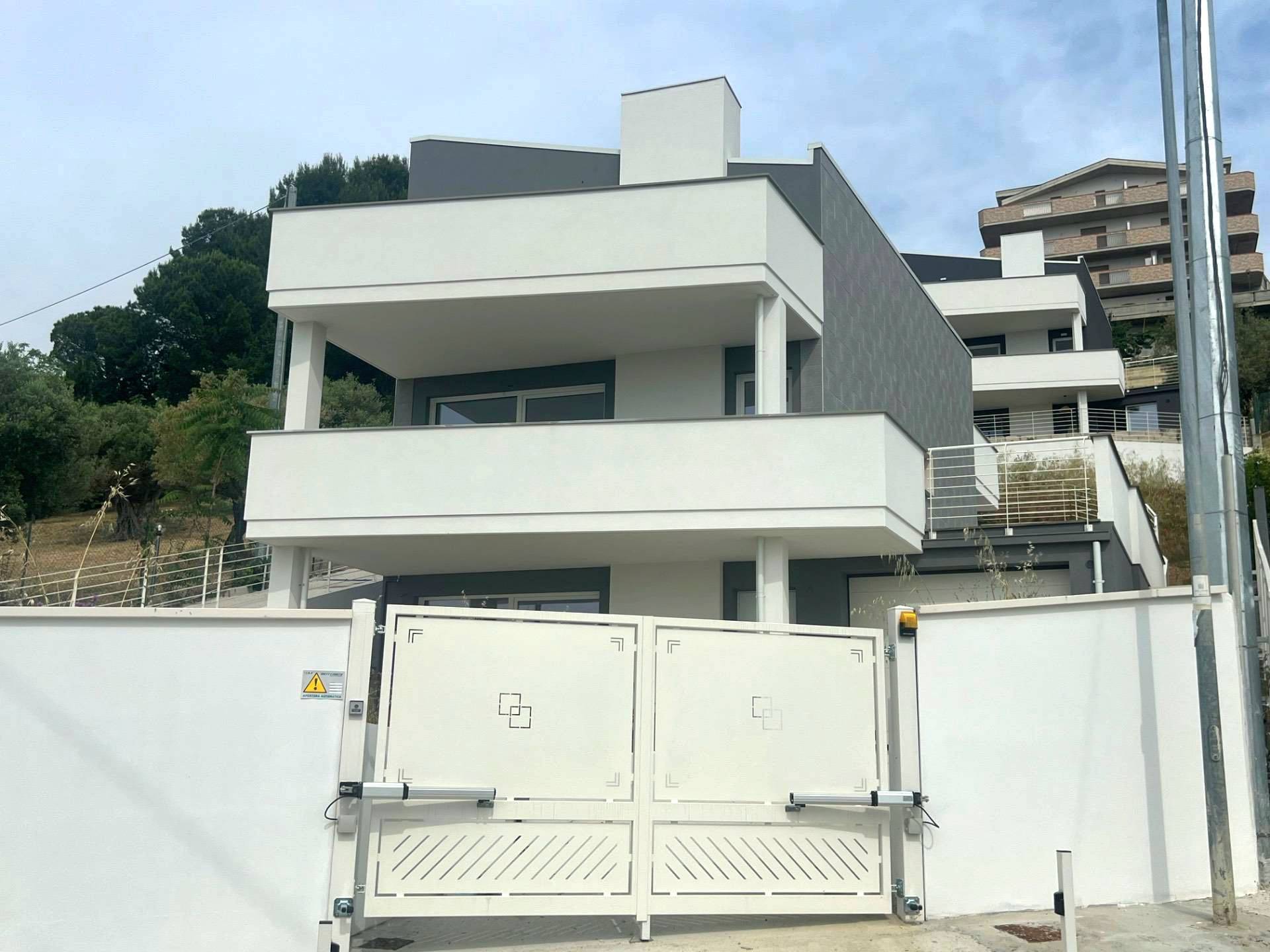 Villa in vendita a Pescara, Zona Colli
