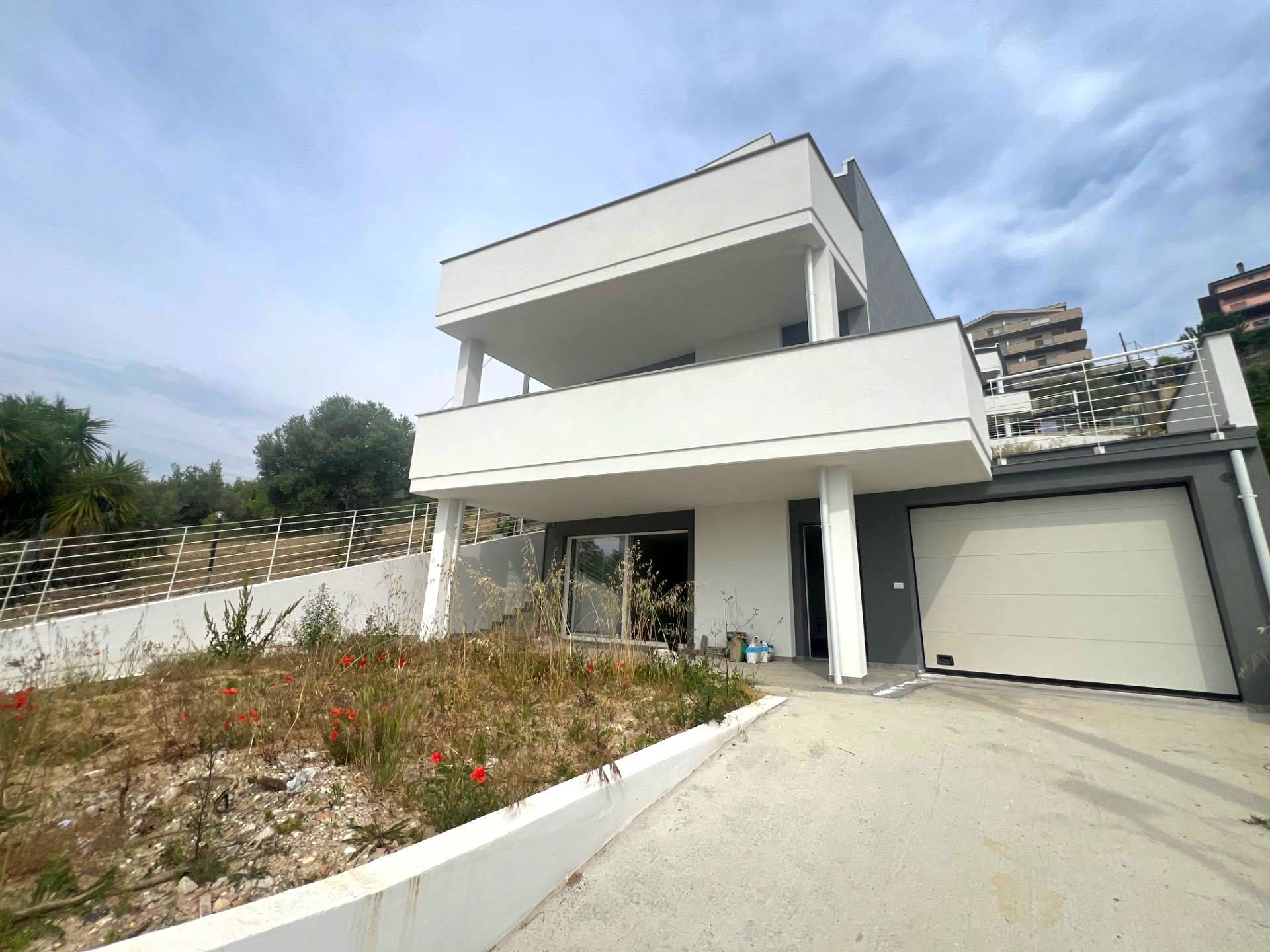 Villa in vendita a Pescara, Zona Colli