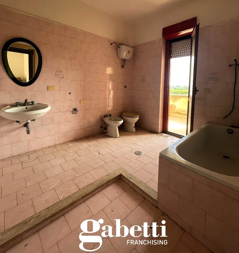 Rustico con giardino a Vitulazio