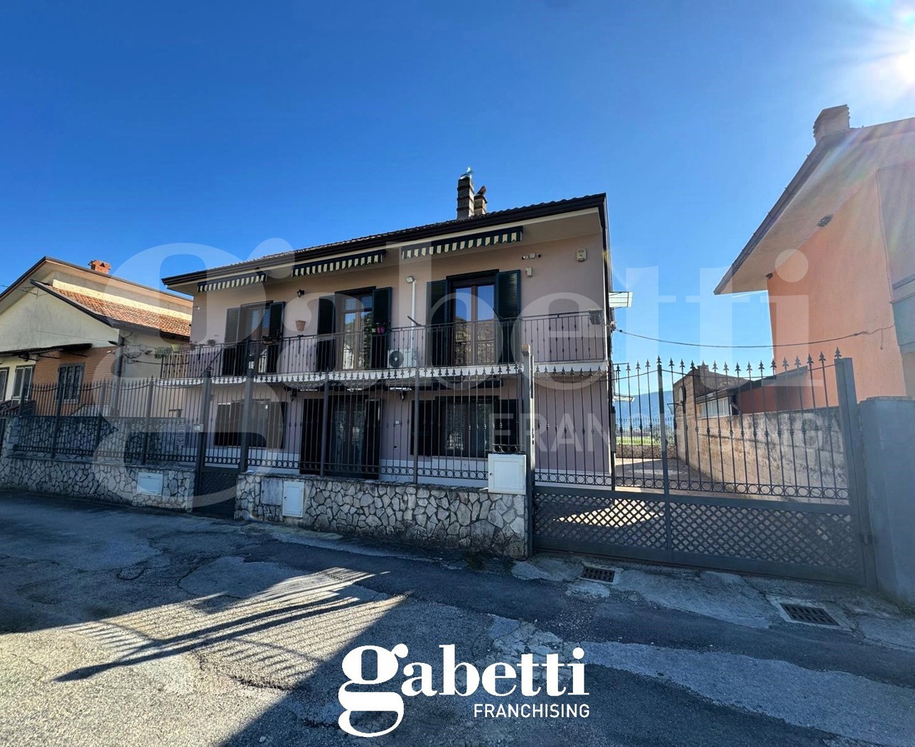 Casa indipendente con giardino a Piana di Monte Verna