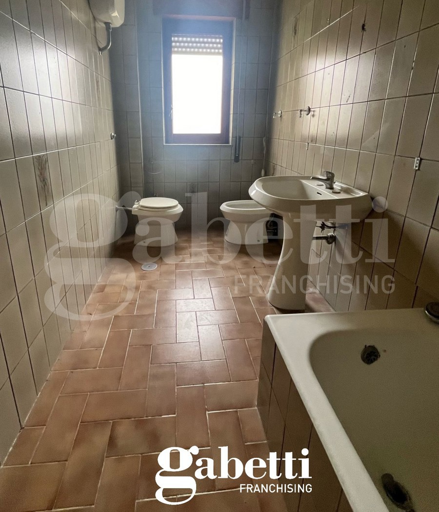 Stabile/Palazzo con box a Pignataro Maggiore