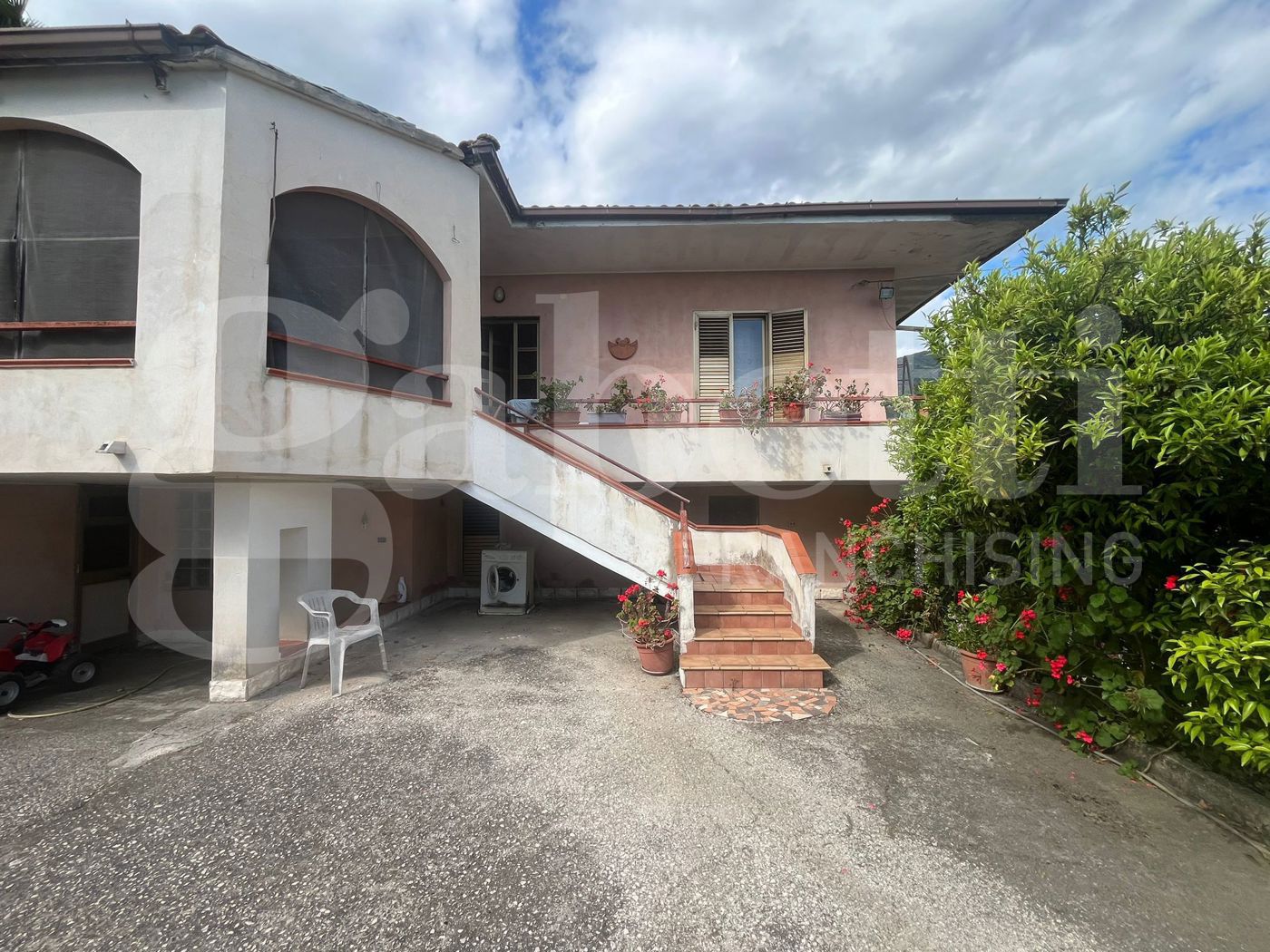 Casa indipendente con giardino a Calvi Risorta
