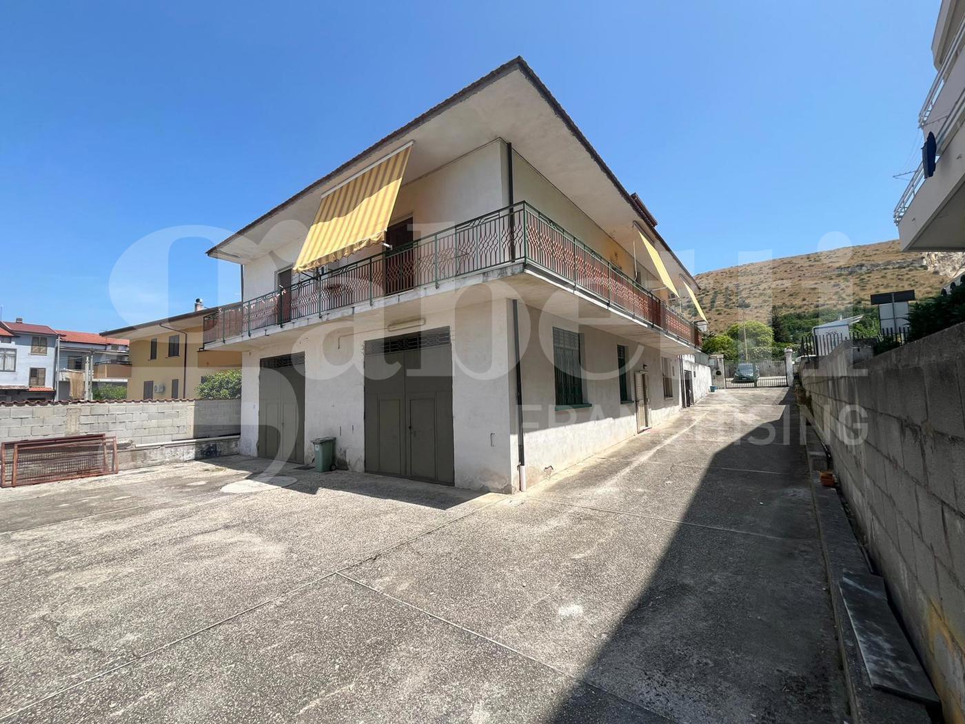 Villa con giardino a Vitulazio
