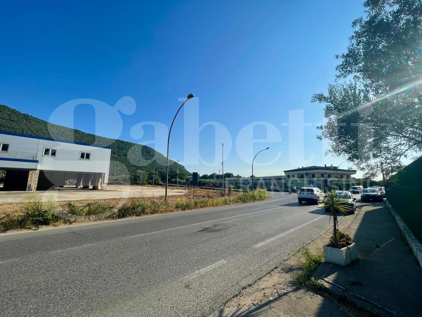 Magazzino in affitto a Bellona