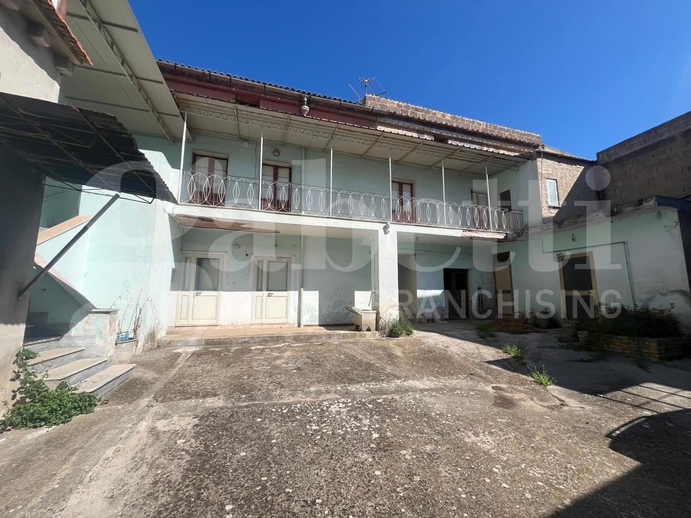 Casa indipendente con giardino a Calvi Risorta