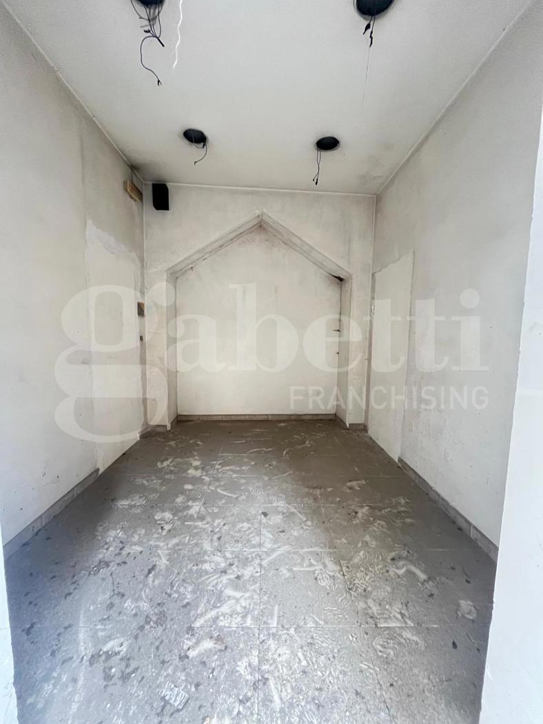 Negozio in vendita a Vitulazio