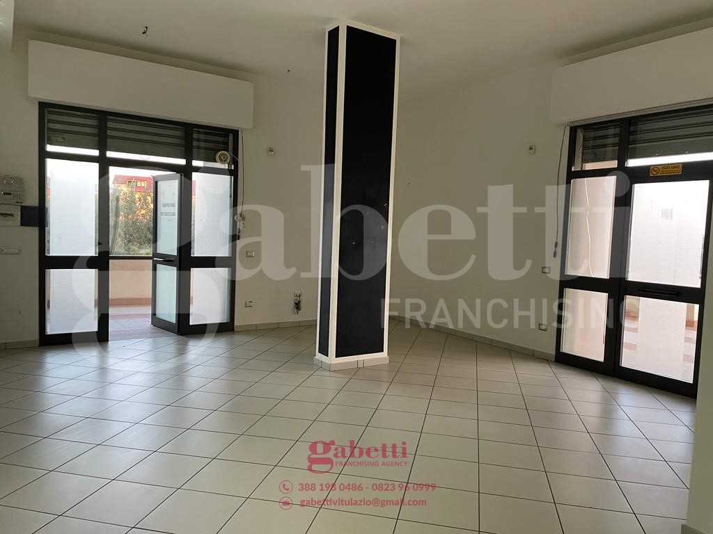 Negozio in vendita a Vitulazio