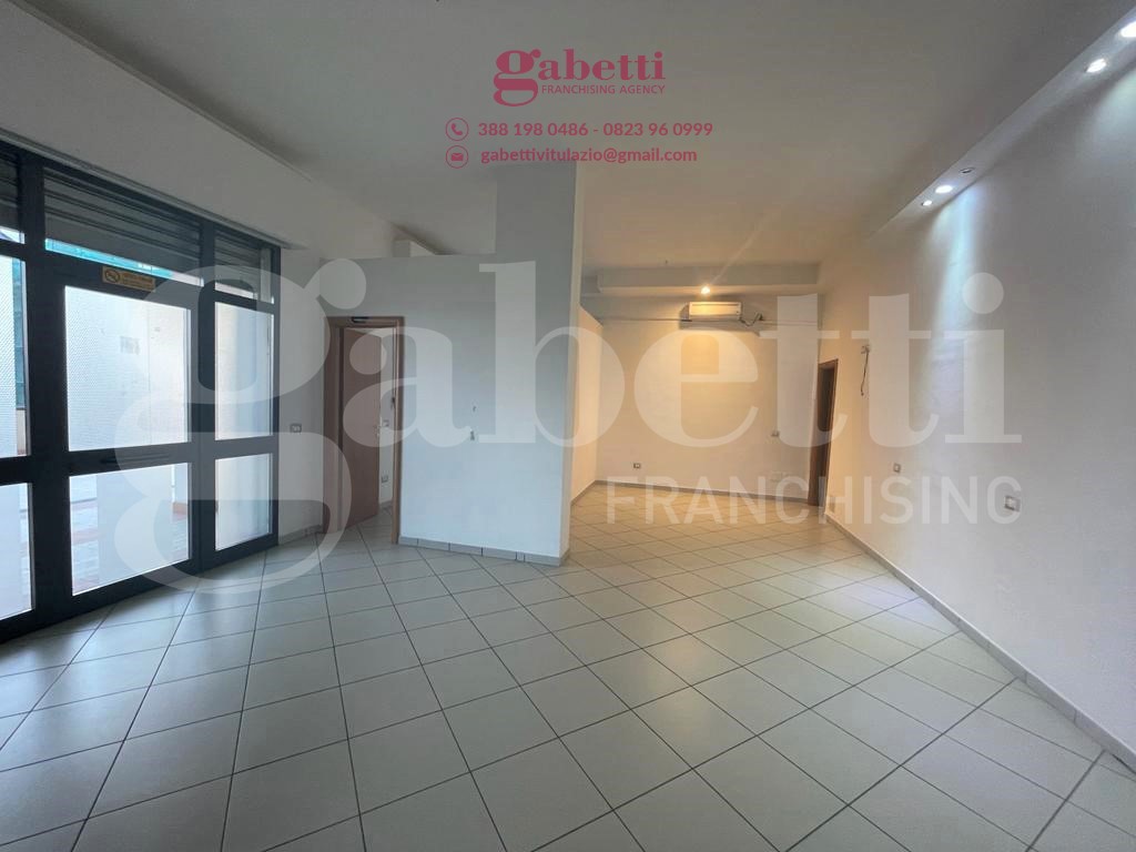 Negozio in vendita a Vitulazio