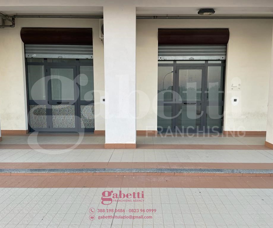 Negozio in vendita a Vitulazio