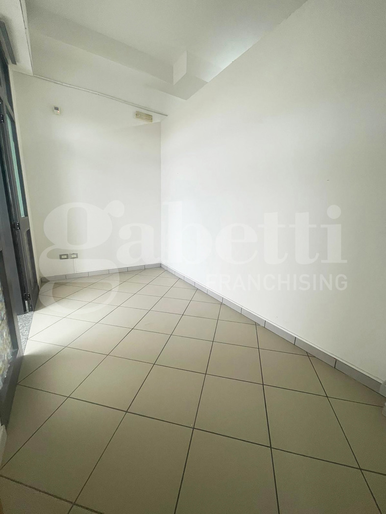 Negozio in vendita a Vitulazio