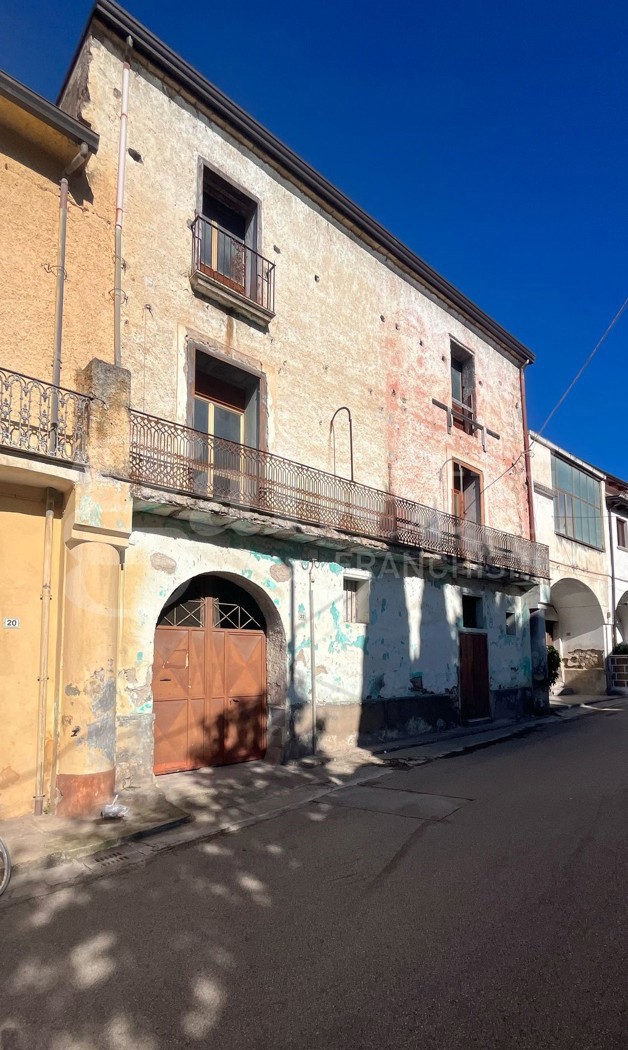 Casa indipendente con box a Calvi Risorta
