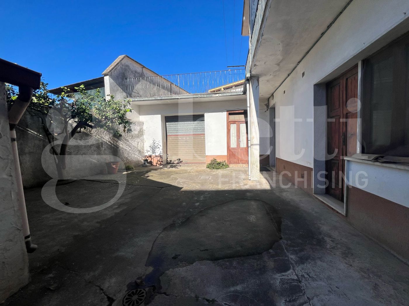 Casa indipendente con box a Calvi Risorta