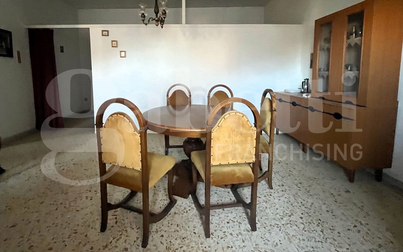 Casa indipendente con box a Calvi Risorta