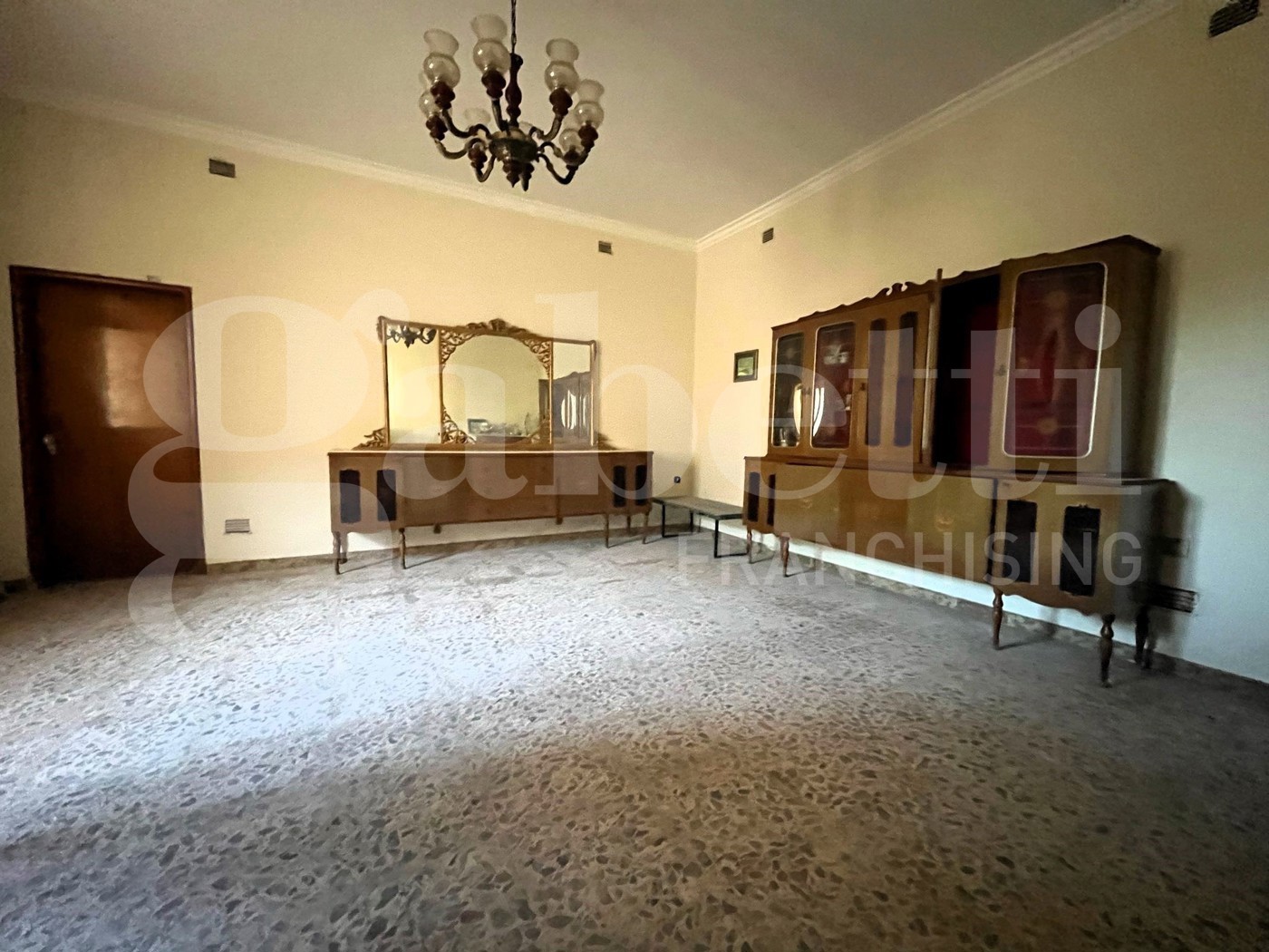 Casa indipendente con box a Calvi Risorta