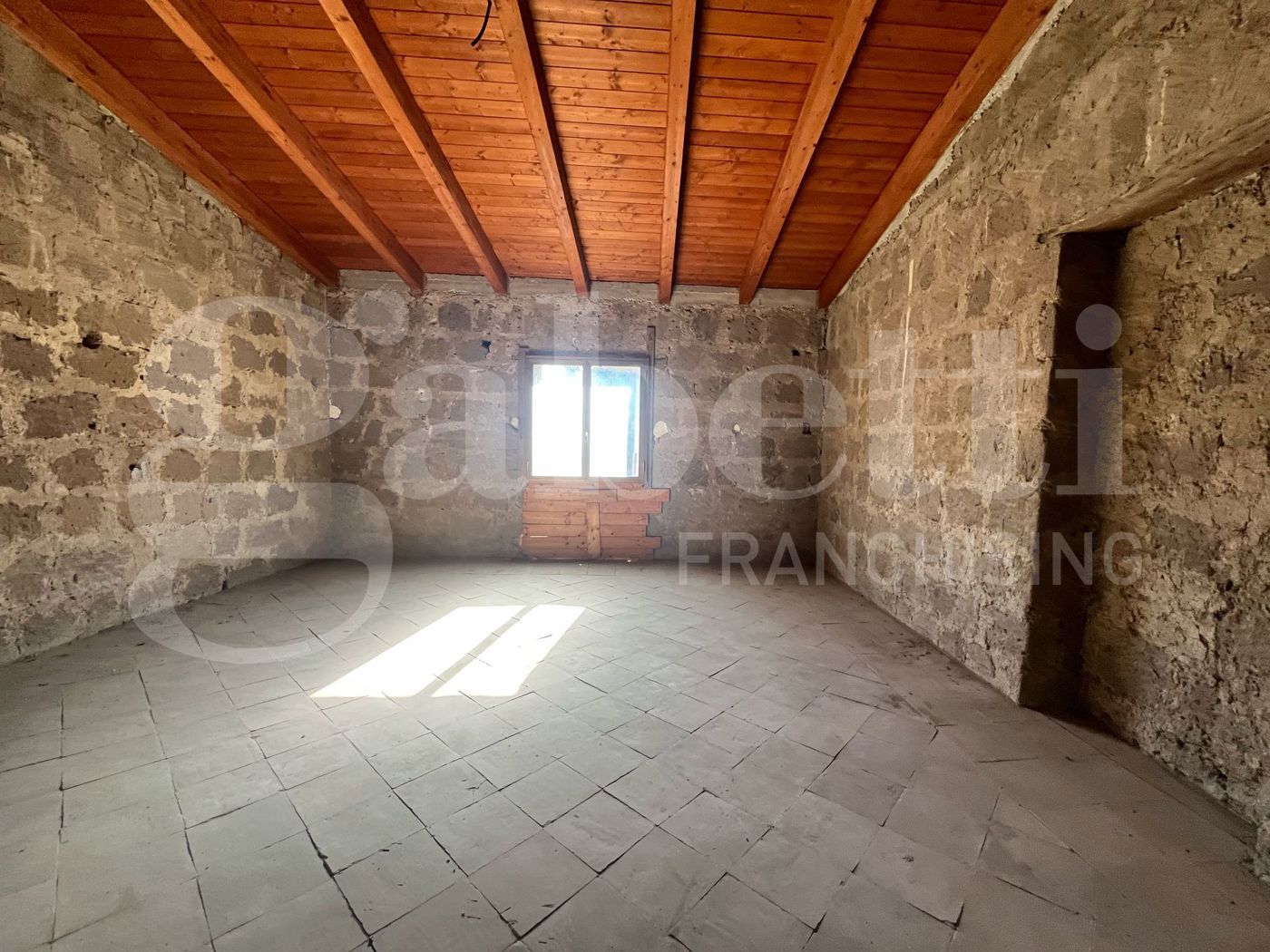 Casa indipendente con box a Calvi Risorta